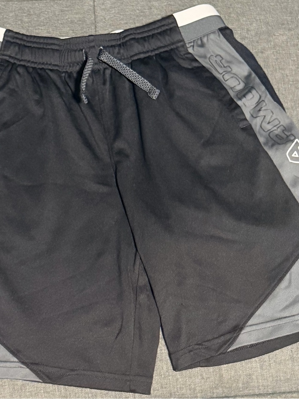 Youth Medium Under Armour Shorts